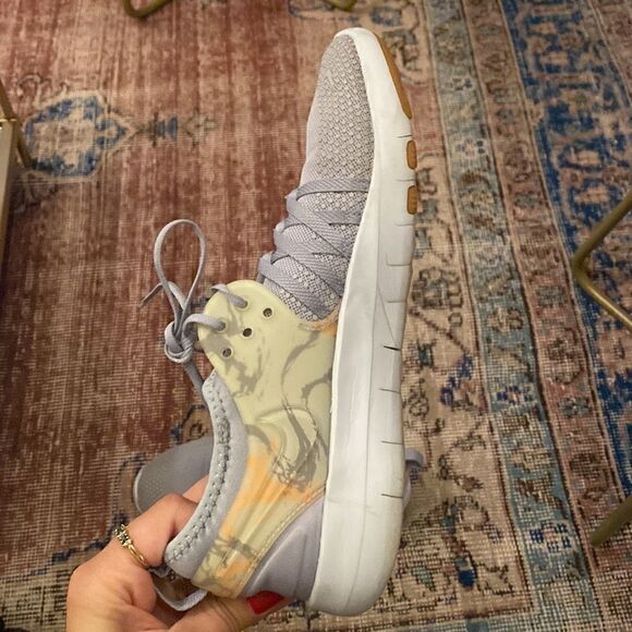 Nike Free Runs   - Picture 6 of 8